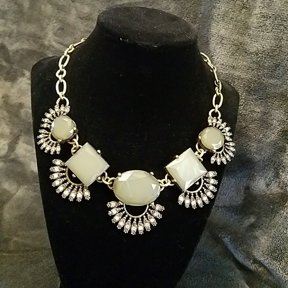 Mythologie statement necklace